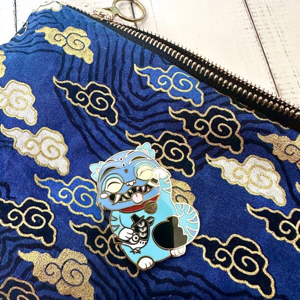 Pin's Derpy le Tigre KPop Demon Hunters Maneki-Neko – Image 2
