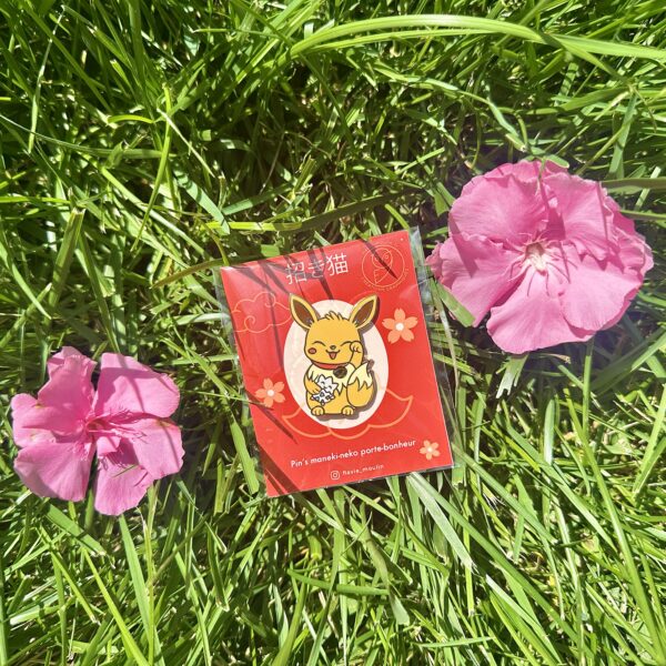 Pin's Évoli Pokémon Maneki-Neko – Image 2